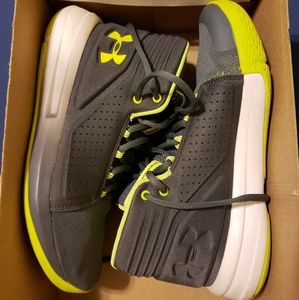 Boys basketball shoes